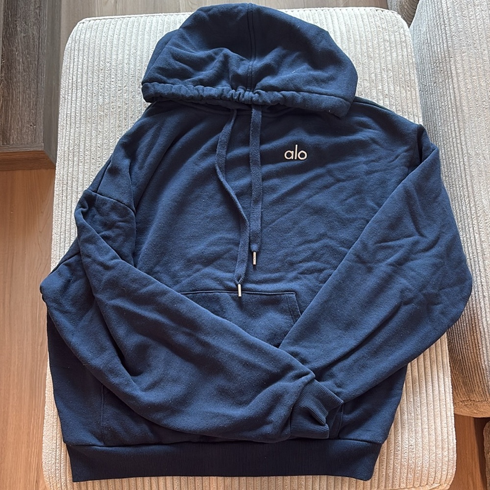 ALO Yoga Accolade Hoodie in Navy